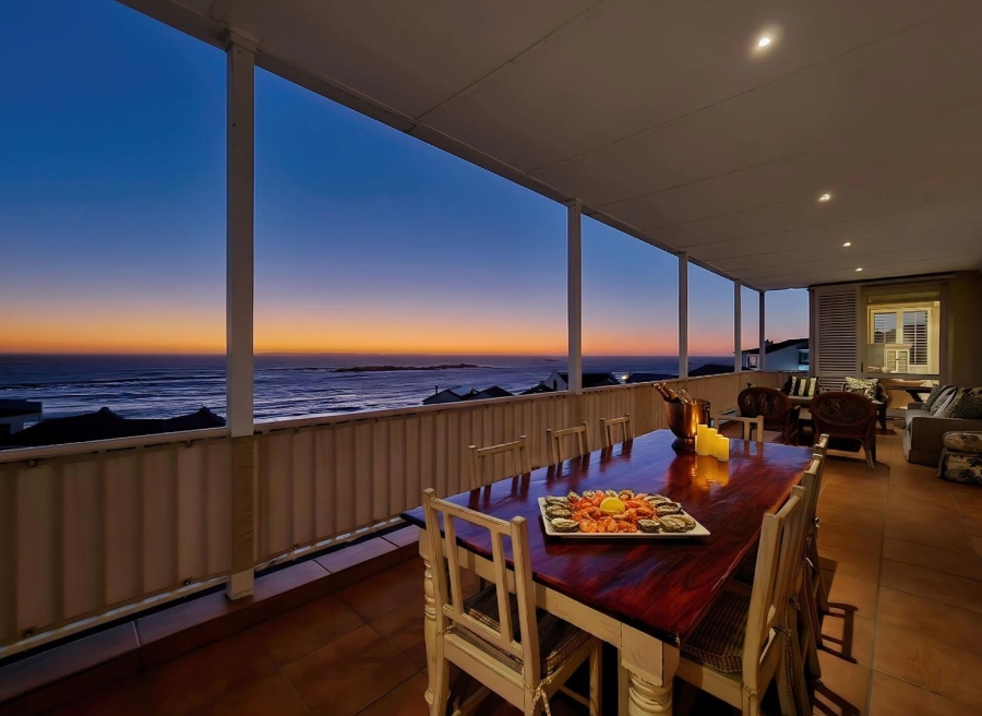 6 Bedroom Property for Sale in Bloubergstrand Western Cape